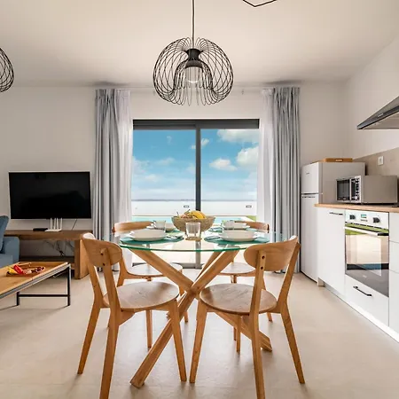 Sea Breeze Piscina Climatizada Vistas Al Mar (adults Only) Appartement Corralejo